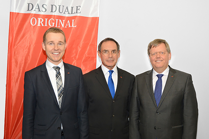 Von links nach rechts: Dr. Wolf Dieter Heinbach, Prof. Arnold van Zyl, Prof. Dr. Peter Väterlein