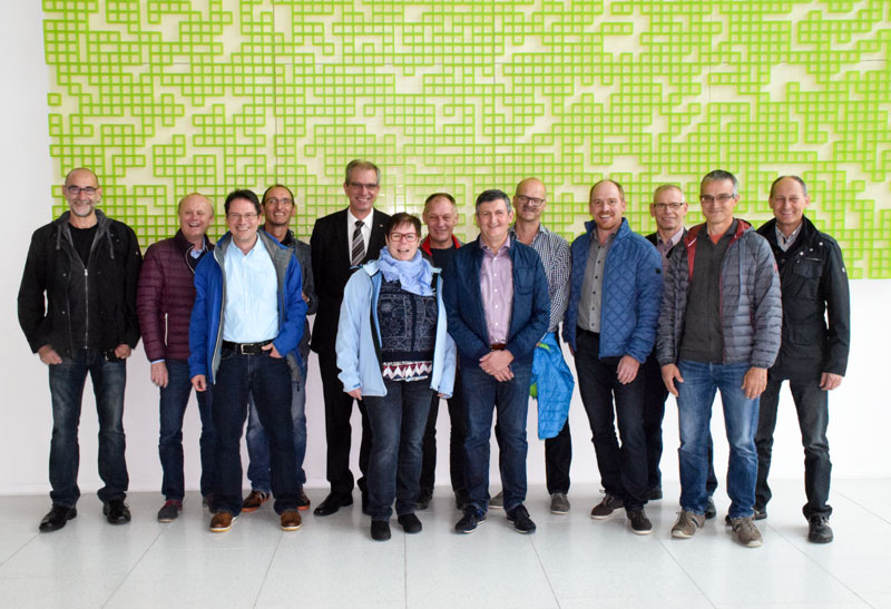 Maschinenbau-Alumni nach 30 Jahren wieder zu Besuch an der DHBW Heidenheim