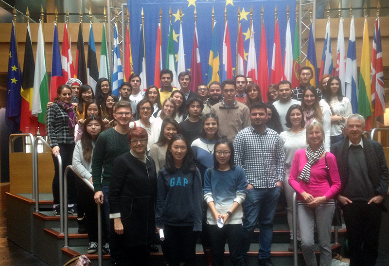 Internationals zu Besuch im Europäischen Parlament