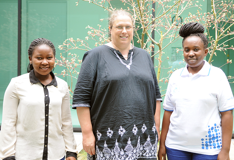 Master-Studentinnen aus Tansania mit Prof. Dr. Sabine Möbs