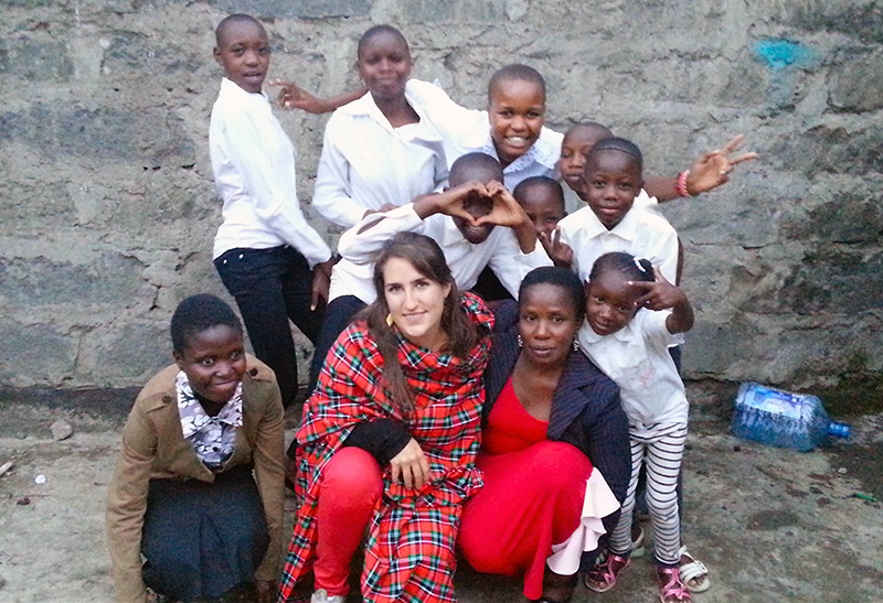 Studentin Marina Sengmüller während ihres Praktiums in Kenia