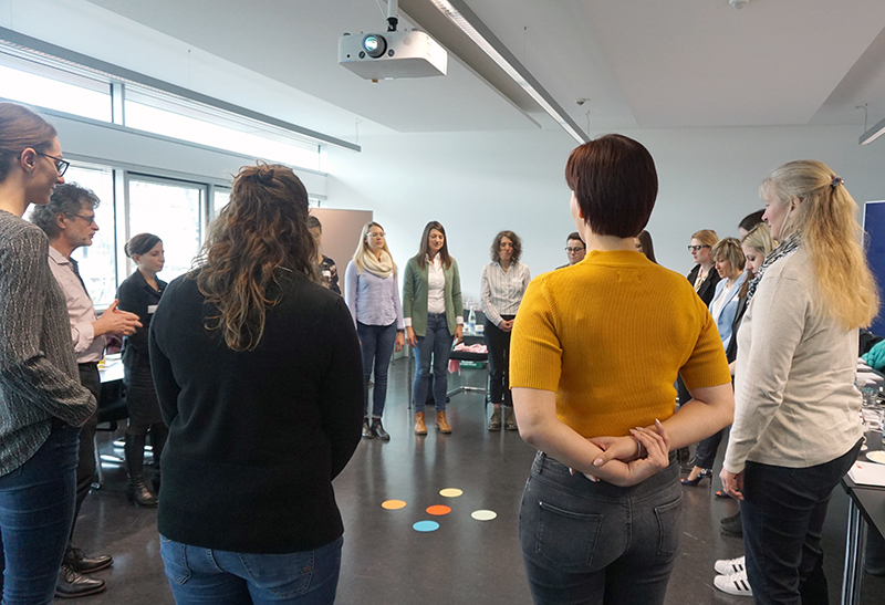 Absolventinnen während des Workshops