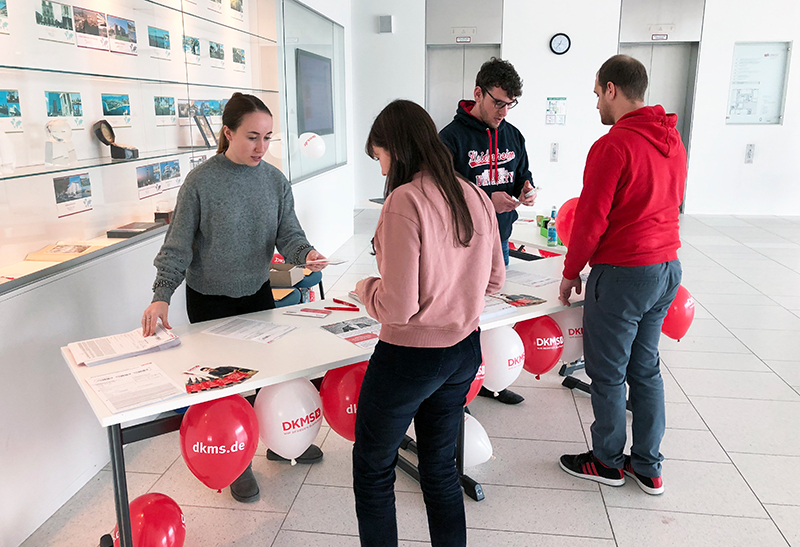 Studierende während der DKMS-Aktion