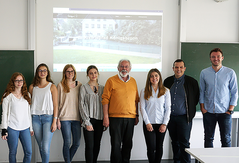 Studierende stellen die neue Homepage des Kulturvereins Königsbronn vor