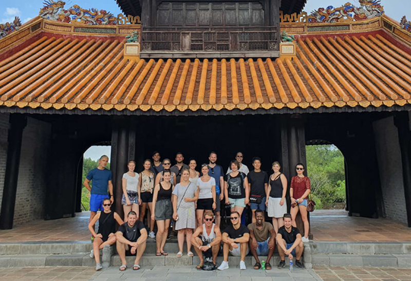 Studierende auf Exkursion in Vietnam