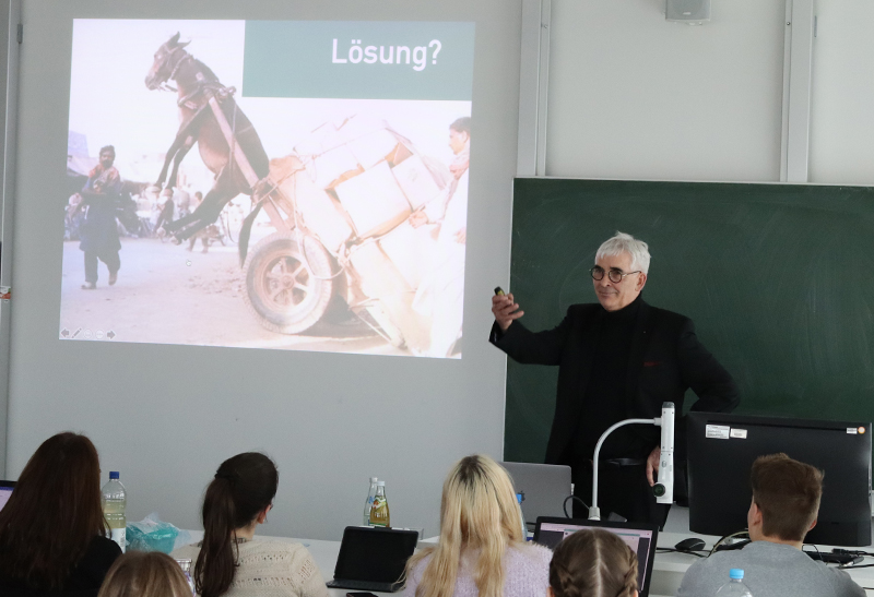 Peter Frieß referiert über die Auswirkungen des Klimawandels