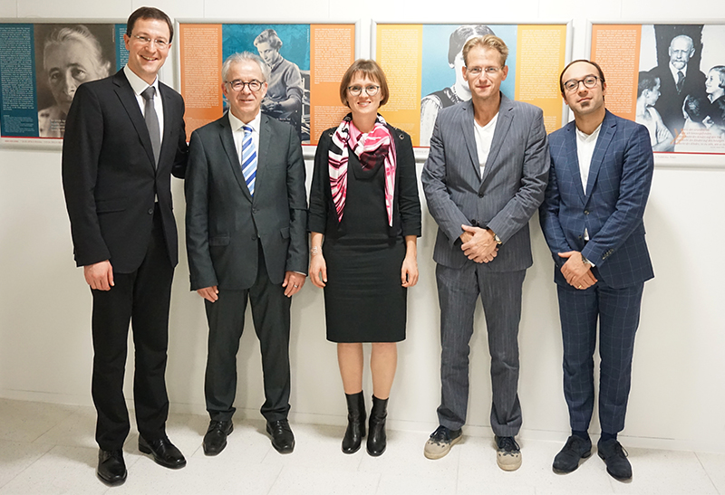 20 Jahre Sozialmanagement - von links: Dekan der Fakultät Sozialwesen Prof. Dr. Sven van Meegen, Studiengangsleiter Prof. Dr. Manfred Schlund, Prof. Dr. Stephanie Höger, Studiengangsleiter Prof. Dr. Michael Batz und Prof. Dr. Roman Grinblat.