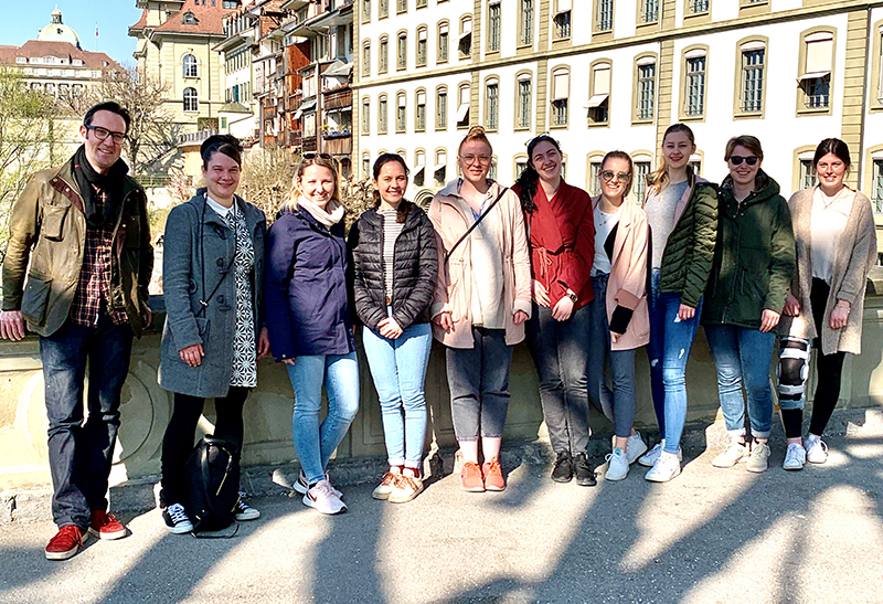 Studierende der Angewandten Gesundheits- und Pflegewissenschaften tauschten sich bei einer Exkursion Ende März mit Pflegeexpert*innen und Kommiliton*innen aus Bern fachlich aus.