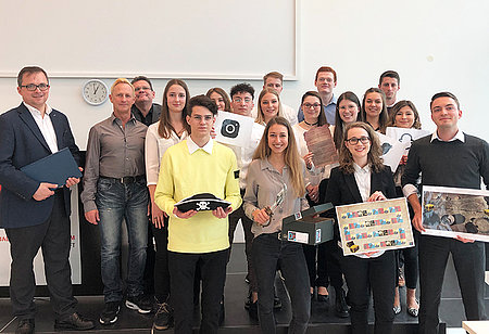Studierendenprojekt: Gründung eines fiktiven Start-Up-Unternehmens Projektgruppe des Brettspiels "Datenpriaten"