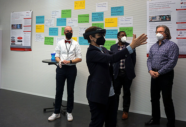 Präsidentin Prof. Dr. Martina Klärle im DHBW-Labor für Augmented Reality „Aurelia“ Präsidentin Prof. Dr. Martina Klärle im DHBW-Labor für Augmented Reality „Aurelia“