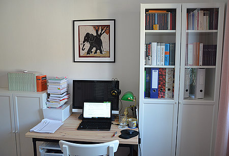 Home-Office Arbeitsplatz von Prof. Dr. Christopher Romanowski-Kirchner Home-Office Arbeitsplatz von Prof. Dr. Christopher Romanowski-Kirchner