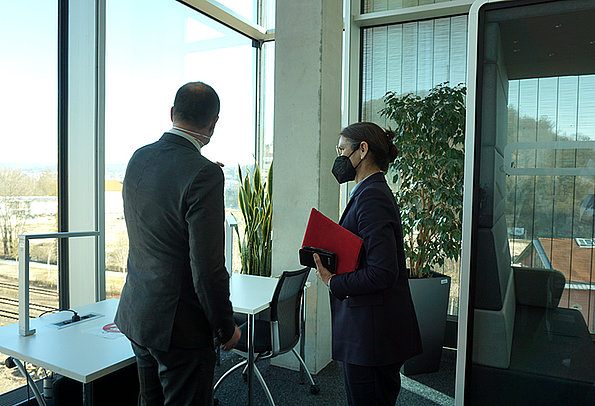 Rektor Rainer Przywara und Präsidentin Martina Klärle Rektor Rainer Przywara und Präsidentin Martina Klärle im Gespräch über den Neubau auf dem alten WCM-Gelände in Heidenheim.