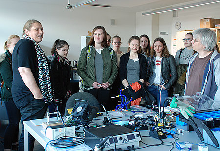 MINT-Camp 2018 Schülerinnen im FabLab während des MINT-Camps