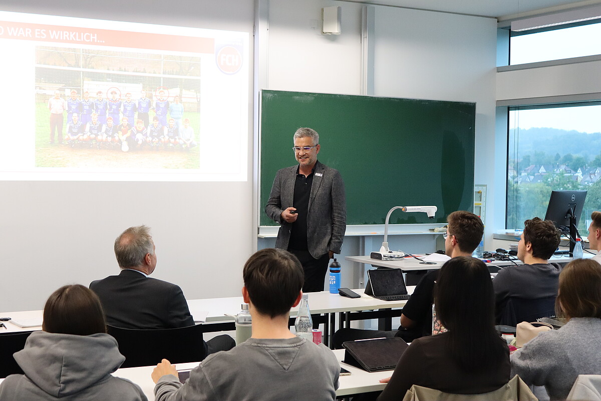 Finanzstrukturen im Profifußball – CFO des 1. FC Heidenheim an der DHBW Heidenheim zu Gast