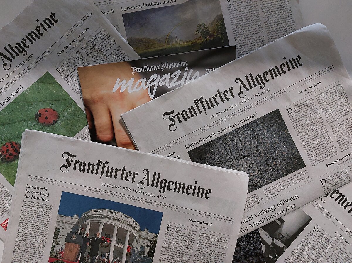 Verschiedene Cover der Zeitung Frankfurter Allgemeine