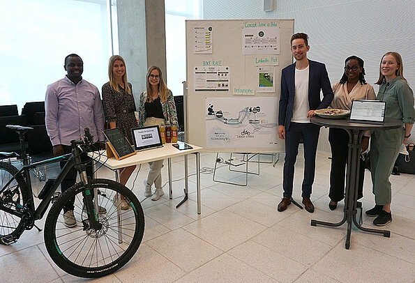 Team 5 “Communication Sustainable Transport by Bike –Case Study Lease-A-Bike / Job Bike for Arusha”: Elias Küsters, Renalda Meshy, Lorena Neuhäusler, Frank Samson, Jessica Schröder und Tina Zengerle.