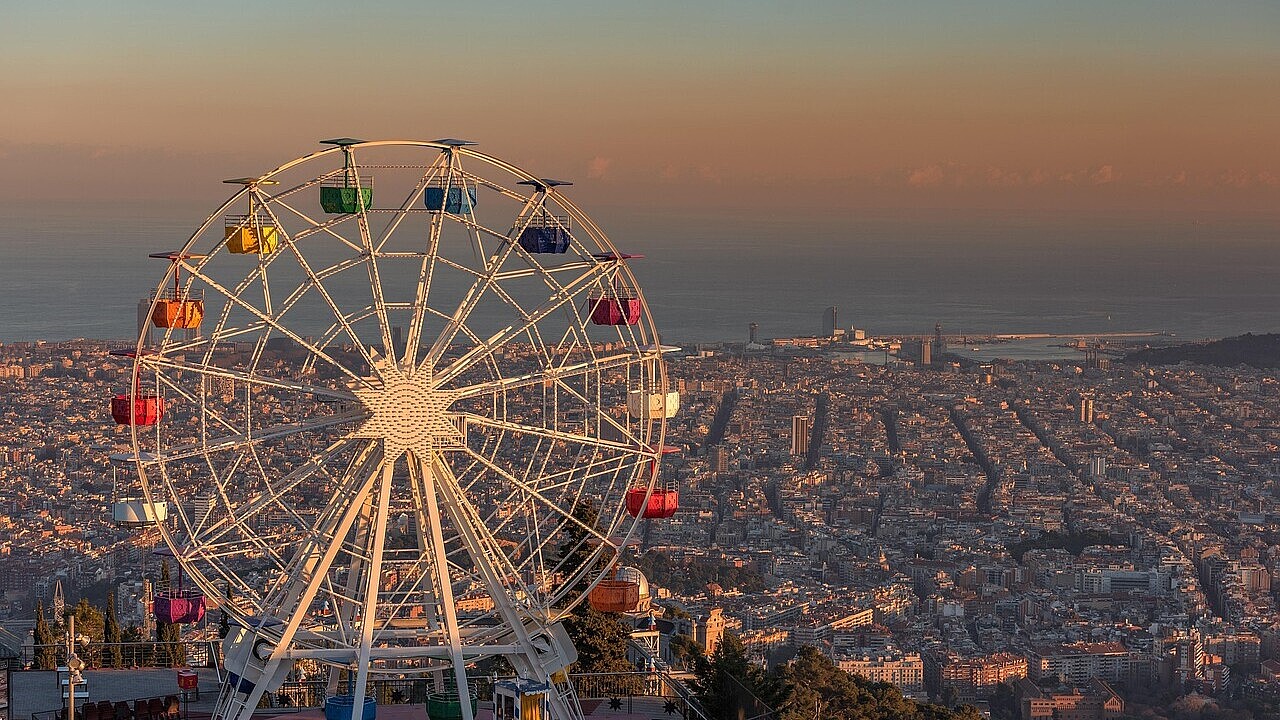 Blick auf Barcelona vom Berg Tibidabo
