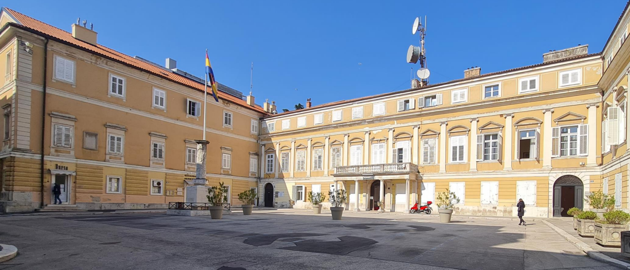 Unigebäude der PAR University in Rijeka, Kroatien