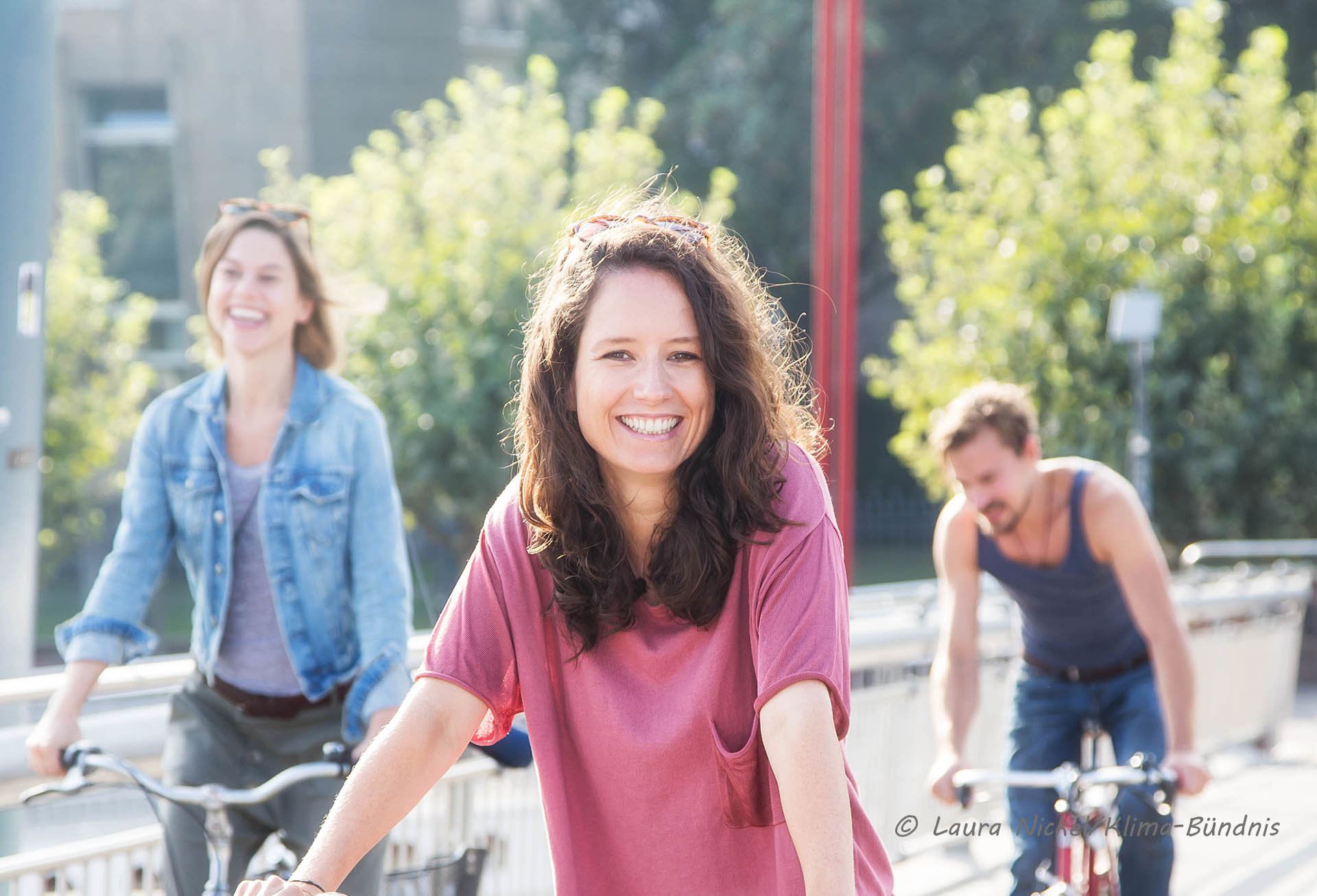 Gruppe mit Fahrradfahrer*innen