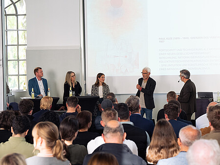 Rückblick MIN 2025: Jeder Mensch ist Gestalter*in von Wirklichkeit - Foto des Vortrags