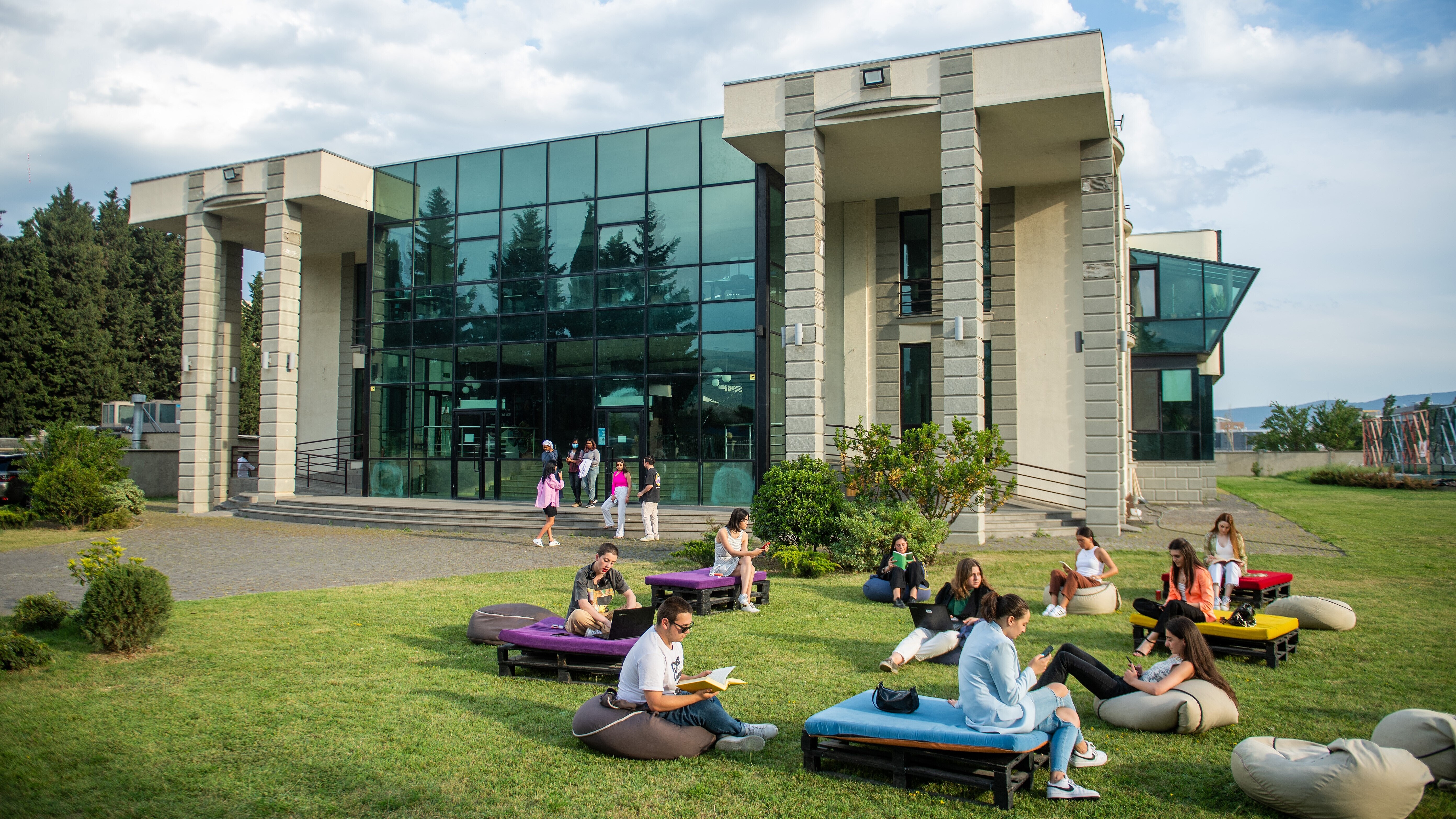 Unigebäude, Grigol Robakidze University