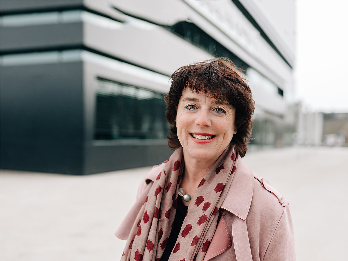 Prof. Dr. Andrea Helmer-Denzel, Studiengansleiterin Case Management im Sozial- und Gesundheitswesen, Studiengangsleiterin Soziale Arbeit mit älteren Menschen / Bürgerliches Engagement, Örtliche Gleichstellungsbeauftragte