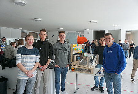 Maschinenbau-Studierende bauen Ballsortier- und Wurfmaschinen: Gruppe 2 Maschinenbau-Studierende bauen Ballsortier- und Wurfmaschinen: Gruppe 2