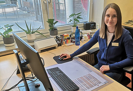 Antonia Fischer während ihrer Arbeit im Seniorenheim