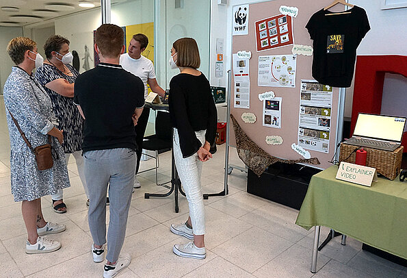 Acht Teams präsentierten ihre Ideen und gaben danach über Infopoints in der Aula der DHBW Heidenheim vertiefende Informationen. 