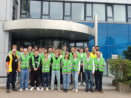 Gruppenfoto Studiengang Wirtschaftsingenieurwesen Kurs 2024 B - Exkursion zur BSH Giengen