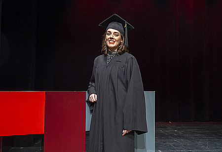 Studierende schreibt ausgezeichnete Masterarbeit Anja Ganzhorn bei ihrer Abschlossfeier