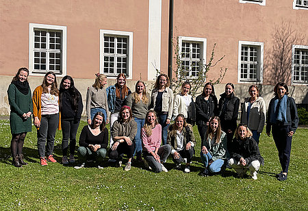 19 Studierende - ausbildungsintegrierendes Studienmodell