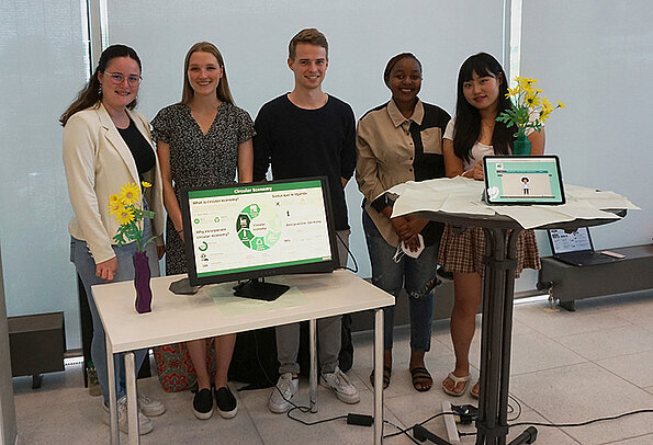 Team 1 “Recommendations to Manufacturing Companies in Africa for More Sustainable Operations”: Josefine Baaser, Lennart Bunn, Franziska Häberle, Nayeon Lim, Mulalo Maumela und Ali Ziryawulawo.